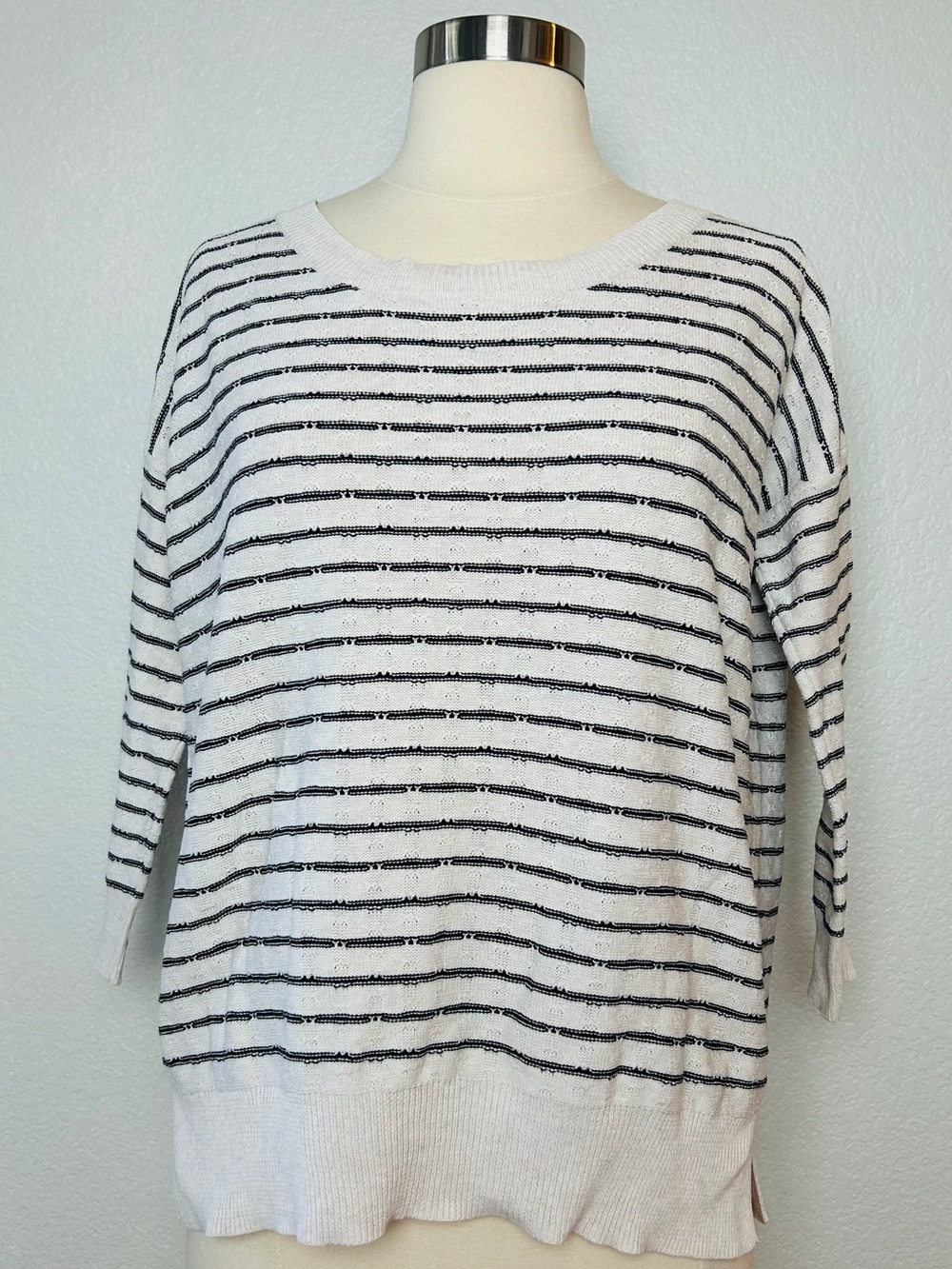 Wallace J.Crew Sweater Women's XS Beige Black Striped Stretch 3/4 Sleeve Relaxed
